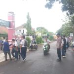 Polsek Susukan Lebak Atur Lalin, Layani Masyarakat & Siswa