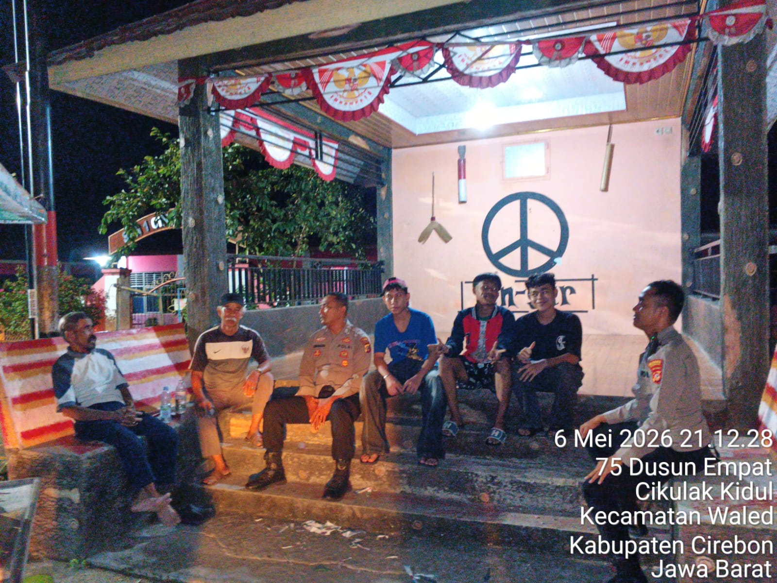 Polsek Waled Polresta Cirebon Sambangi Satkamling Desa Cikulakkidul untuk Perkuat Keamanan Lingkungan