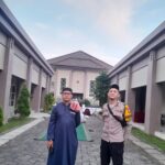 Bhabinkamtibmas Kelurahan Watubelah Polsek Sumber Polresta Cirebon Laksanakan Pengamanan Sholat Idul Adha 1447 H di Universitas Muhammadiyah Cirebon