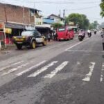 Polsek Karangsembung Laksanakan Pengaturan Lalu Lintas Pagi di Jalan Raya Karangwangi, Wujud Kepedulian Polri terhadap Keselamatan Masyarakat