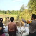 Polsek Pabedilan Polresta Cirebon Lakukan Pemantauan Aliran Sungai Cisanggarung Antisipasi Potensi Bencana
