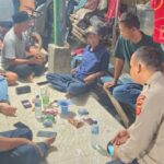 Bhabinkamtibmas Desa Astanajapura Jalin Silaturahmi dengan Pemuda Melalui Sambang Dialogis