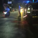 Pencegahan gangguan Kamtibmas, Polsek Gegesik laksanakan Patroli Bubaran Nobar dan Konvoi Pertandingan Persib Vs PSM Makasar.