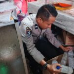 Polsek Waled Gelar Operasi Miras, Amankan 5 Botol Ciu di Waledasem