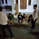 Patroli Dialogis Malam Hari, Polsek Waled Ajak Pemuda Desa Ambit Jaga Kamtibmas