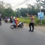 Polsek Kaliwedi Laksanakan Pengaturan Lalu Lintas Pagi di Depan SMPN 1 Kaliwedi, Wujud Pelayanan Prima kepada Masyarakat