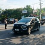 Polsek Ciwaringin berikan pelayanan prima di pagi hari guna memberikan rasa aman kepada pelajar serta pengguna jalan.