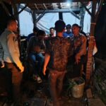 Sambang Satkamling Tengah Malam, Polsek Waled Ajak Pemuda Perkuat Keamanan Lingkungan