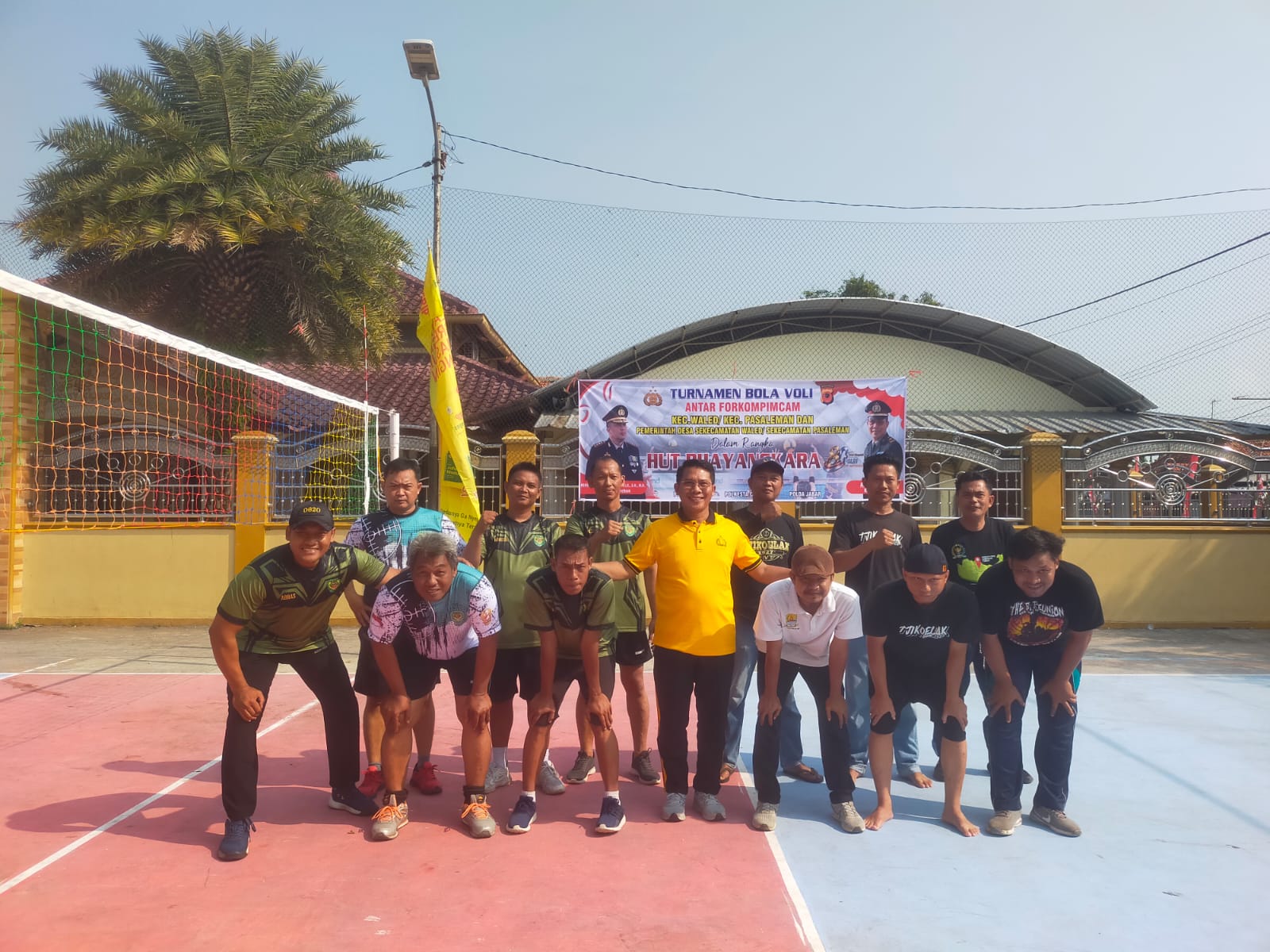 Semarak HUT Bhayangkara ke-80, Polsek Waled Gelar Turnamen Bola Voli Antar Desa Waled dan Pasaleman