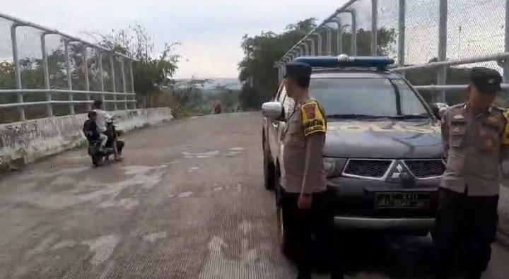 Patroli Sore Polsek Lemahabang Perkuat Pengawasan Jalur Rawan, Antisipasi Tawuran dan Kecelakaan Lalu Lintas