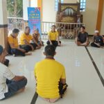 Jumat Curhat di Masjid Nurul Iman, Kapolsek Waled Serap Aspirasi Warga Mekarsari dan Perkuat Sinergi Kamtibmas
