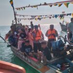 Polsek Gebang Polresta Cirebon Laksanakan Pengamanan Kegiatan Pengamanan Nadran/Sedekah Laut Desa Gebang Ilir Kec. Gebang.