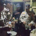 Polsek Jajaran Polresta Cirebon Razia Minuman Keras di berbagai titik wilayah Hukum Polresta Cirebon Ciptakan Kamtibmas yang kondusif 