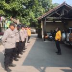 Kapolsek Ciwaringin AKP Sri Nuryati, SH memimpin kegiatan rutin Apel Pagi dan serah Terima Jaga.