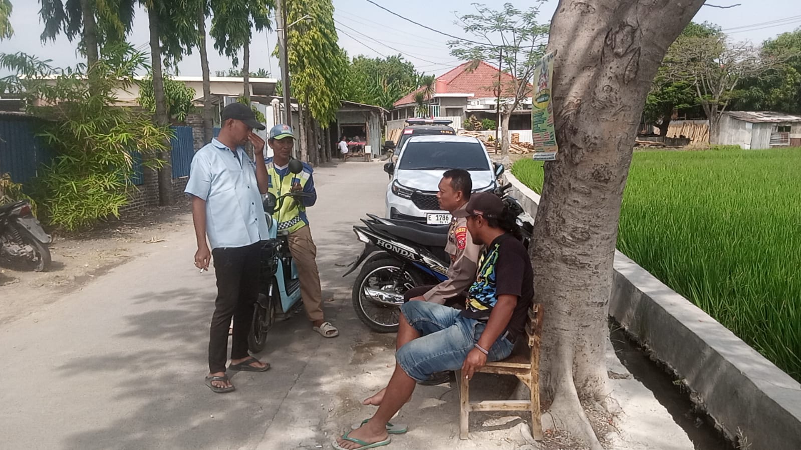 Jalin Silaturahmi Personil Polsek Plered Laksanakan Patroli Sambang Dialogis