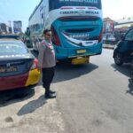 Polsek Weru Laksanakan Gatur Siang di Perempatan Lampu Merah Weru, Wujudkan Arus Lalu Lintas Aman dan Lancar
