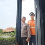 Bhabinkamtibmas Desa Japura Bakti Edukasi Warga Agar Tidak Beraktivitas di Sekitar Perlintasan Kereta Api