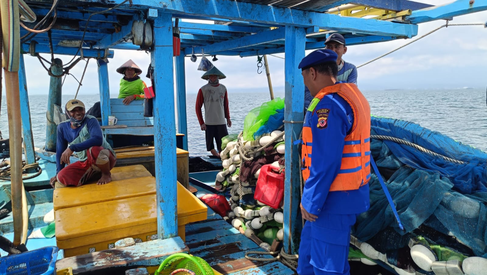 Jaga Keamanan Perairan, Sat Polairud Polresta Cirebon Intensifkan Patroli Laut dan Sambang Nelayan