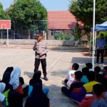 Police go to school, Plt. Kapolsek Lemahabang berikan pembinaan di SMPN 2 Lemahabang.