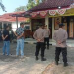 Tingkatkan Kesiapsiagaan Mako, Personel Polsek Karangsembung Perketat Pengamanan Markas Komando