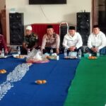 Untuk menampung Aspirasi dan Keluhan Masyarakat, Kapolsek Sedong melaksanakan giat Jum’at dikantor kecamatan Sedong.