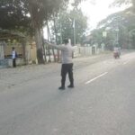 Ciptakan Kamseltibcarlantas, Personel Polsek Panguragan Gelar Pengaturan Lalu Lintas Pagi di Titik Rawan Kemacetan