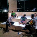 Patroli Satkamling, Polsek Depok Polresta Cirebon Ajak Warga Jaga Keamanan Lingkungan dan Waspadai Judi Online