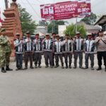 Bhabinkamtibmas dan Babinsa Amankan Jalan Santai HUT Ke-81 RI di Desa Cikalahang