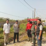 Polsek Talun Respon Cepat Tangani Kebakaran Lahan Kosong di Desa Sampiran